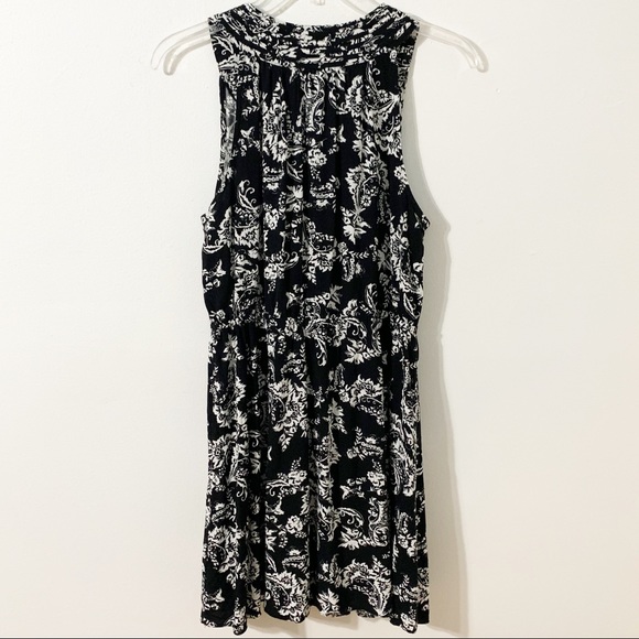 Elle Sleeveless Floral Dress with Rounded Neckline - Picture 4 of 8